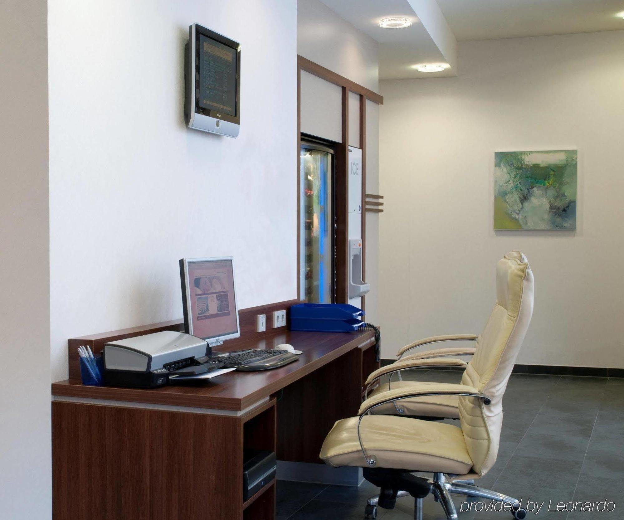 Express By Ihg Hotel